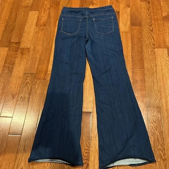 FOREVER 21 High Waisted, Flared, Dark Blue Wash Sz 30 - Picture 5 of 15